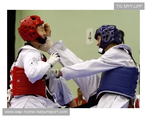 UFC传奇瞬间：天神一击后意外扭脚，震撼赛场背后的故事