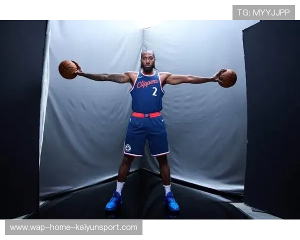 伦纳德底线接球补篮得手，快船守住领先