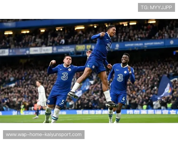 切尔西中场控制力增强，连续抢断改变比赛走势