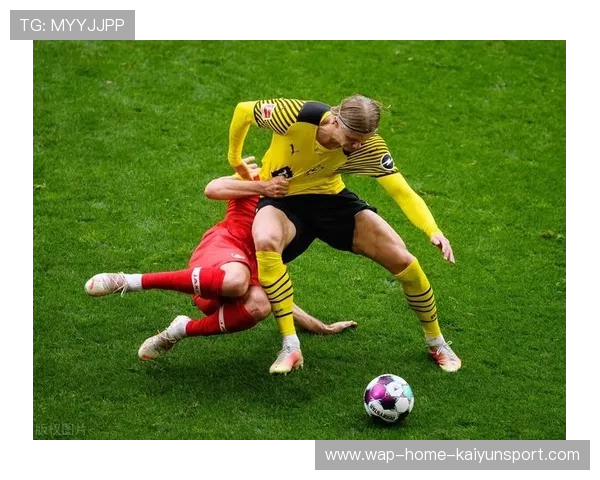 多特边路传中为前锋创造空档：空档背后的攻防艺术