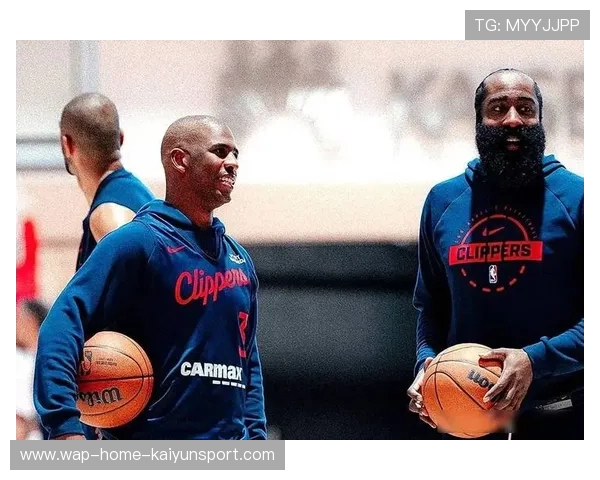 快船球员终场一记中投点燃全场欢呼