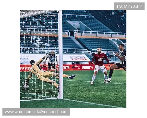 德赫亚门线前完成极限反应扑救，挡出拉齐奥前锋必进球